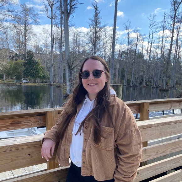 Meet your Posher, Nicole - Picture 1 of 1